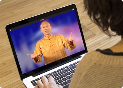 photo_WatchingVideo.jpg